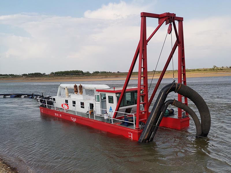 射吸式挖泥船